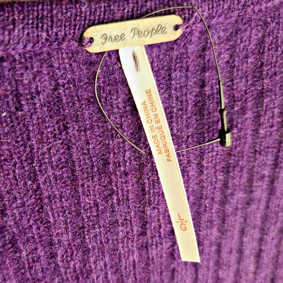 FREE PEOPLE PURPLE CASHMERE TOP - Picture 4 of 6